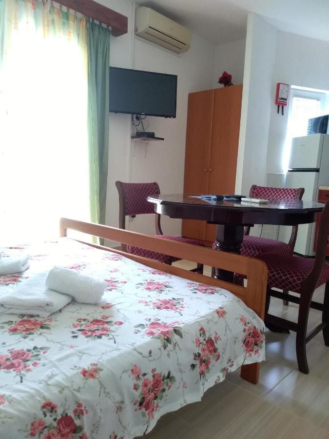 Apartment Stella Murter Esterno foto